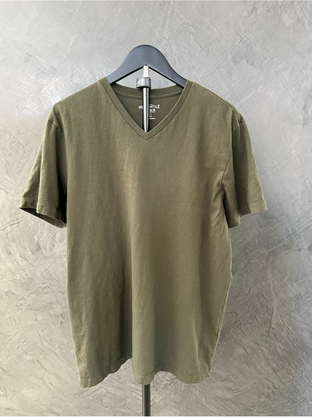 EUC Mens’s J. Crew Olive V-Neck Short Sleeve Tee